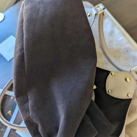 Louis Vuitton Mahina bag - Picture 5 of 16